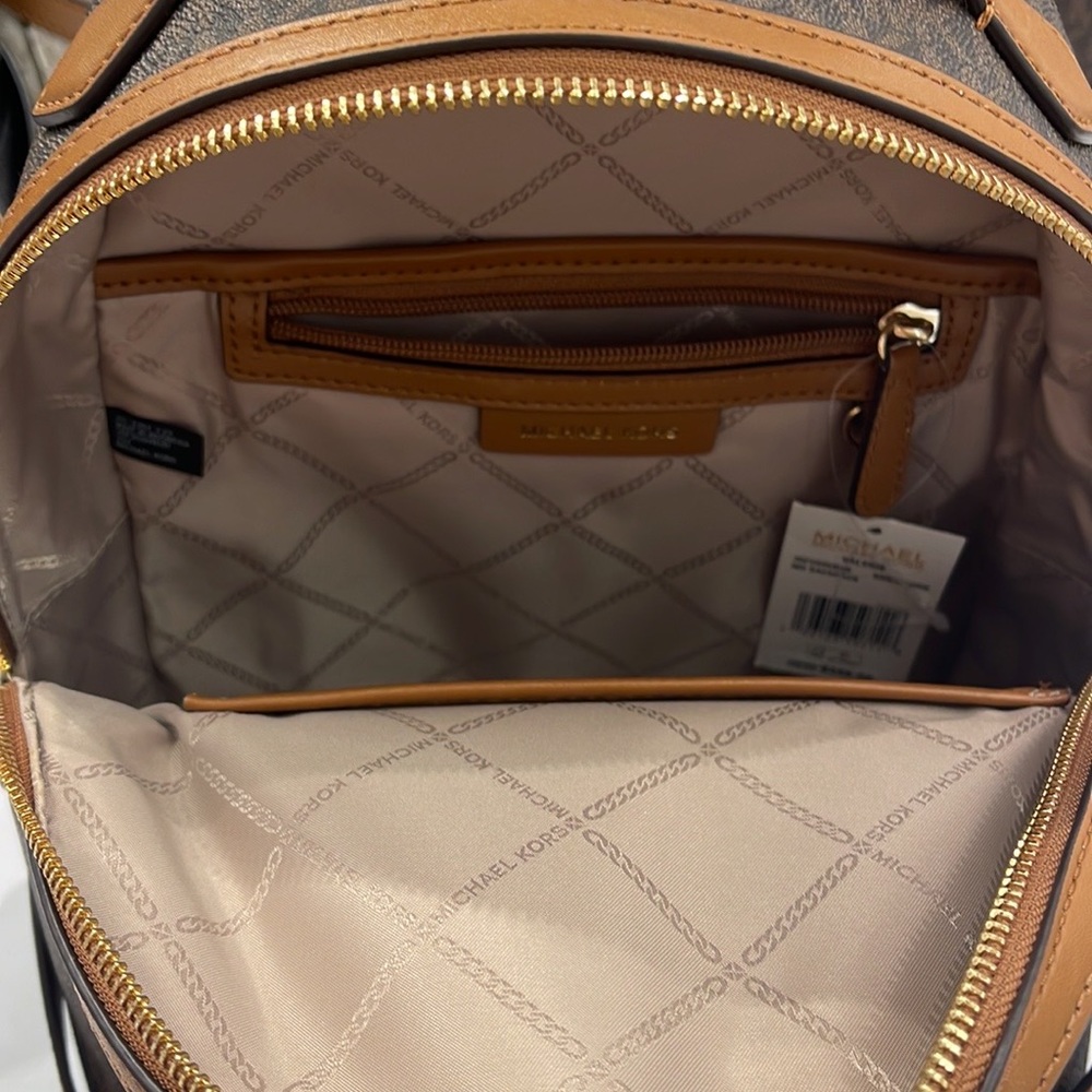 Michael Kors Womens Valerie Medium Logo Backpack 30F2G9VB2B Brown
NWT - Picture 12 of 16